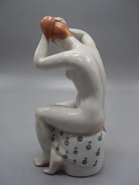 Фигура фарфор статуэтка Киев обнаженная девушка моет голову ню утро пляжница прическа 19,1 см №14450 Продаж