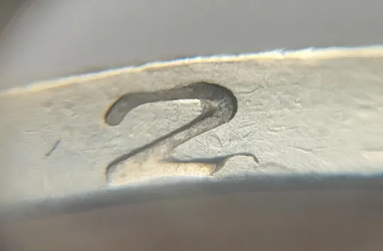 (4822) 1 гривня 2006 різновид викрошки у цифрі "2" слова "2006" на гурті (1 гривна 2006 брак) З аукціону