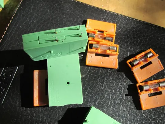 КЛЕМИ ДЛЯ ЗАПОБІЖНИКІВ KDS 3-SI ПІД ПАЙКУ ЛОТ 10 ШТ Де купити