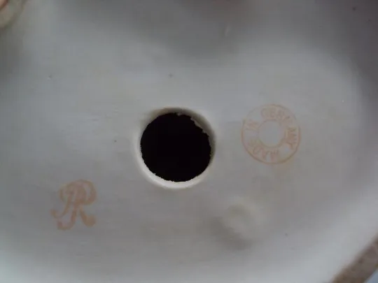 Фигура фарфор статуэка Германия клеймо PR кавалер с письмом свитком и розой высота 39 см №14497 Характеристики