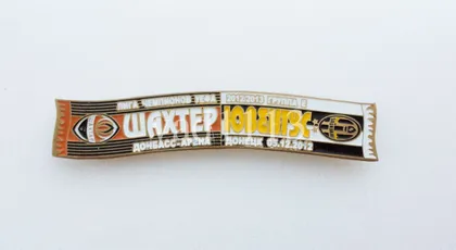 фото, Футбол серия значков шарфы Шахтер Донецк (значок № 35). Лига Чемпионов 2012-13 Шахтер Донецк Украина - Ювентус Турин Италия