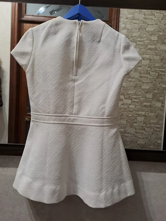 Тренч та сукня. плащ. нарядний костюм. ретро. на 6-7р. Де купити