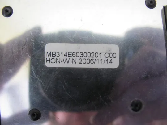 75-41 Сервісна кришка 60.4E617.003 для Lenovo R60 R60e в хорошому стані Де купити