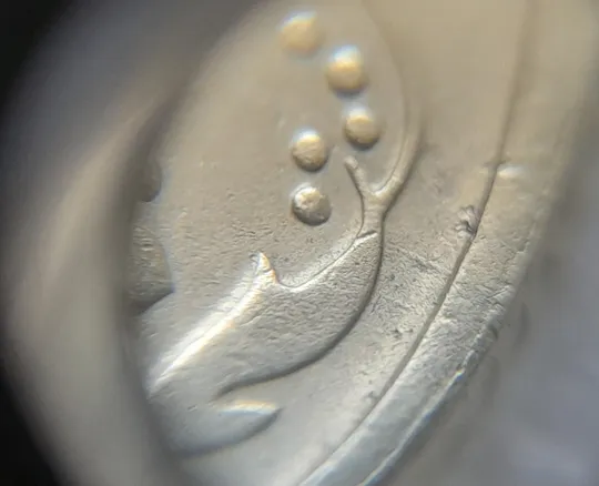 (5917) 25 копійок 1994 1БВк викрошки на вінку реверса в межах 1-2-3 та 6-7 грон + царапини штемпеля (25 копеек 1994 1БВк брак) Де купити