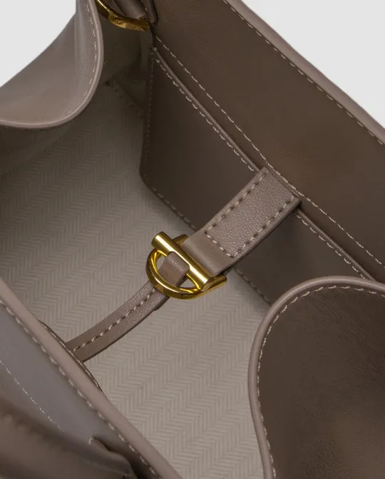 Сумка The Row Soft Margaux 26 Bag in Leather Brown Capucines  99721 Торговий майданчик