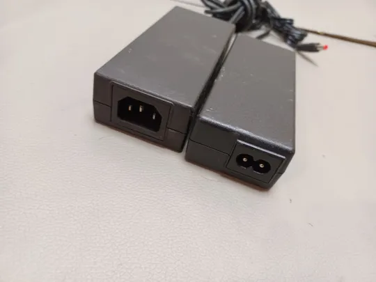 0627 адаптер живлення 12V 2 шт НІМЕЧЧИНА Недорого