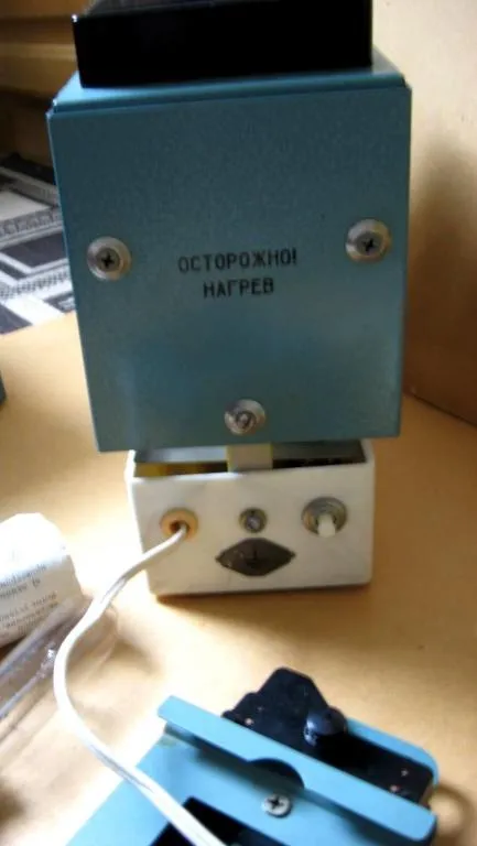 Фільмоскоп Діапроєктор - Фильмоскоп - для перегляду діафільмів і слайдів = в упаковці - гарний стан Інтернет-аукціон