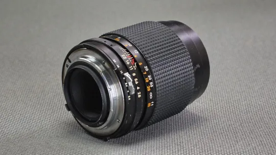 Nikon F светосильный телеобъектив Quantaray (sigma) 135mm/2,8 Ф52mm Вживане Продаж