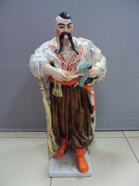 Фигура фарфор статуэтка полонное зхк козак Тарас Бульба в золотых штанах большой 48,5 см №10034 Ціна