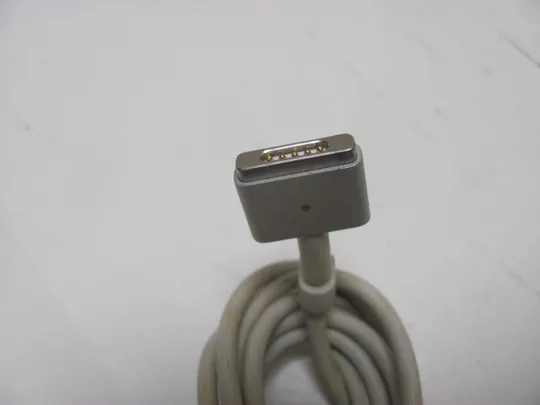 3842с адаптер живлення APPLE A1424 85W 20V З аукціону