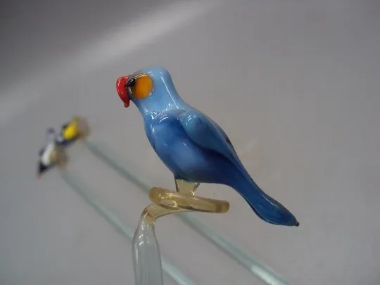 Интерьерные птички попугай, синичка и сорока на палочках стекло в вазу лот 3 шт 47 см и 45 см №13996 Недорого