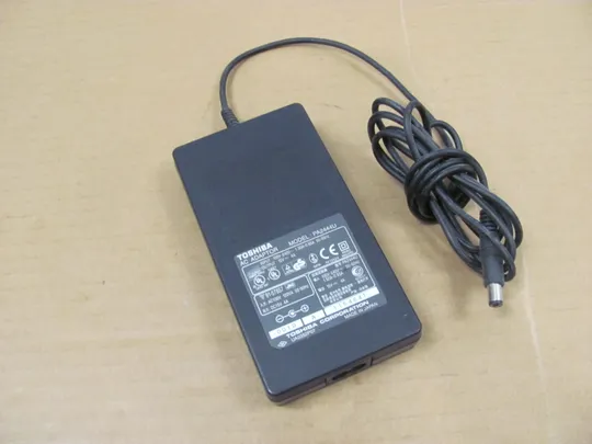 Купити Блок живлення TOSHIBA PA2444U 15V 4A  6.3x3.0mm