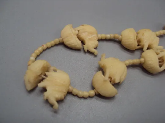 Бижутерия бусы в один ряд ожерелье камень слоны длина 40,4 см под реставрацию №15863 Де купити