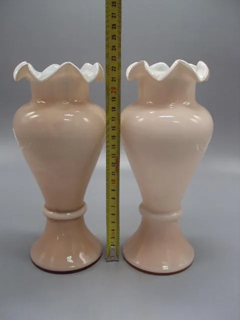 Ваза бежевая стекло бежевый цвет с молочным высота 22,7 см, диаметр 8,8 см лот 2 шт №10923 Інтернет-аукціон