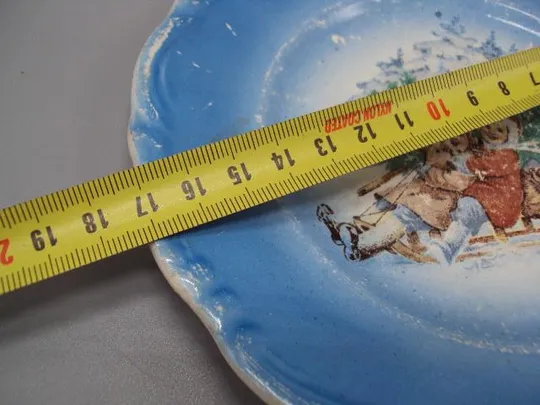 Декоративная тарелка фарфор агитация Новый год дети катаются на санках зима 1,7х17,2 см №13401 Продаж