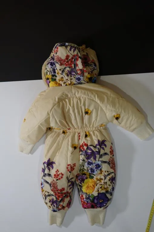 Купити новый детский комбинезон для девочки бежевый цвет, с цветочками №756