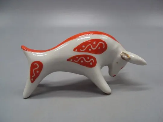 Фигура фарфор статуэтка миниатюра Киев бык бычок высота 5 см, длина 11 см №13751 Характеристики