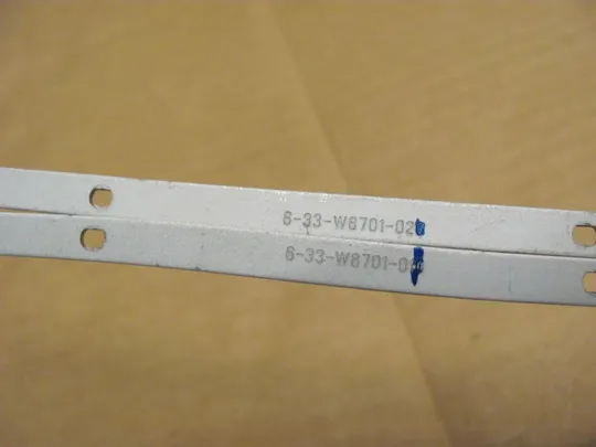 555-4 кріплення з петлями 6-33-W8701-02 для Clevo W87CU оригінал Продаж