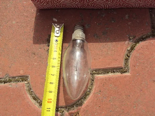 Лампочки форма коническая или свечка длина 9,5 см лот 32 шт ржавый цоколь №15913 Продаж