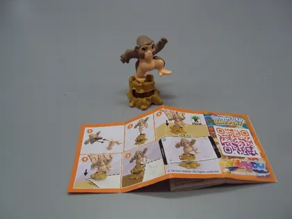 фото, Фигурка киндер сюрприз VQ036 Ferrero обезьяна на пеньке мартышка №18607л