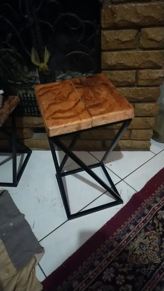 Табурет, стілець металевий 57/30/30, дерев'яне сидіння Ціна