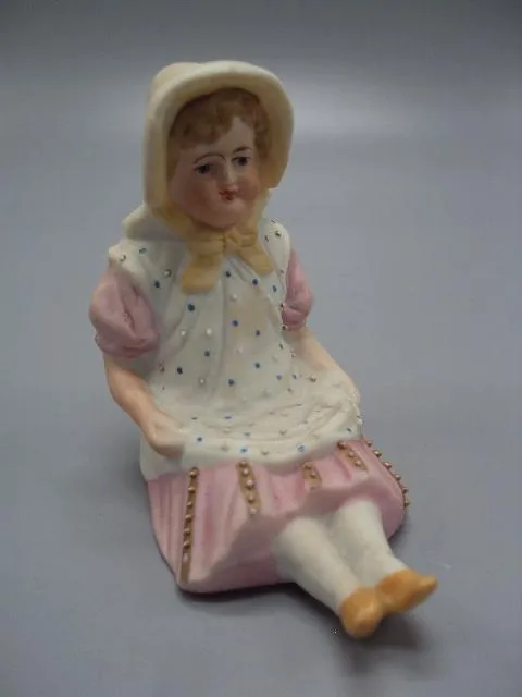 Фигура фарфор статуэтка Германия девочка сидит в панамке высота 8,5 см №14045 Ціна