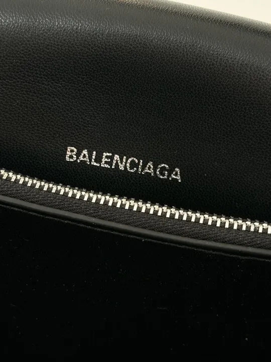 Сумка Balenciaga Crush Medium Handbag Crushed Calfskin in Black\Silver 99746 в Україні