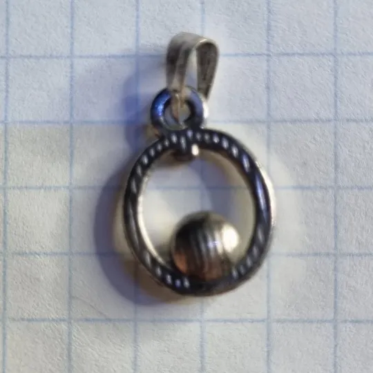 Підвіска з прозорим каменем Де купити