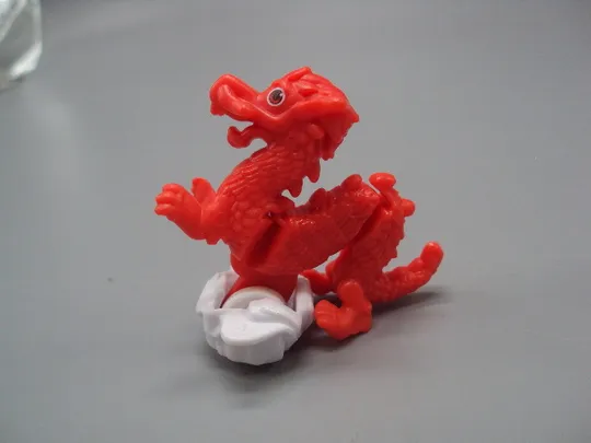 Фигурка киндер сюрприз VQ111B Ferrero дракон едет №18615л Де купити