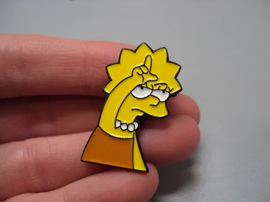 Значок пін Сімпсони мультсеріал Ліса Сімпсон показує знак Лузер loser знак брошка №18489 З аукціону