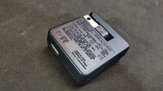USB блок питания адаптер Sony AC-UB10B -5.0V -0.50A зарядное устройство для смартфонов и фототехники Вживане З аукціону