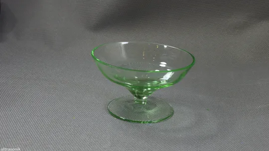 Креманка піалка на ніжці зелене кольорове радянське скло Вживане Ціна