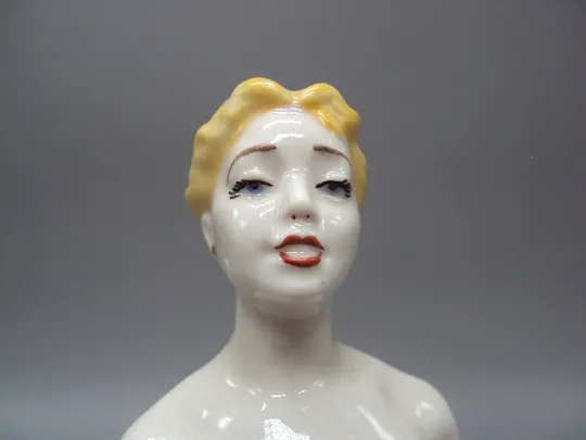 Фигура фарфор статуэтка Старый Киев певица девушка клеймо глобус высота 27 см №15512 Недорого