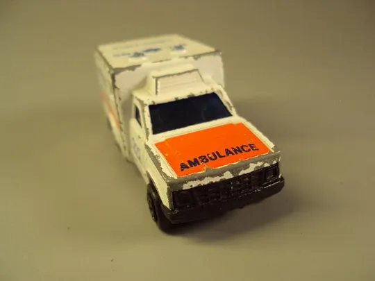 машинка majorete ambulance 1/60 скорая помощь высота 3,5 см, длина 7,5 см №9506 Недорого