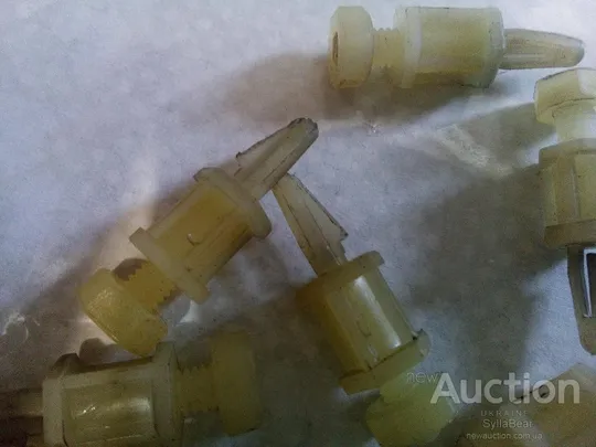 Монтажні стойки капронові 1см ЛОТ 10ШТ З аукціону