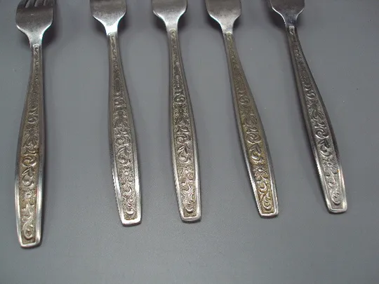 Столовые приборы вилки нерж узор цветы листья листочки нержавейка вилка 19,9 см лот 5 шт №18638в На торгах