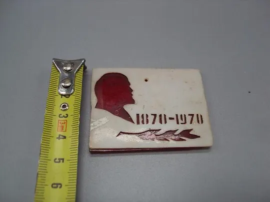 накладка ленин 100 лет 1870-1970 пластмасса №14843 Ціна