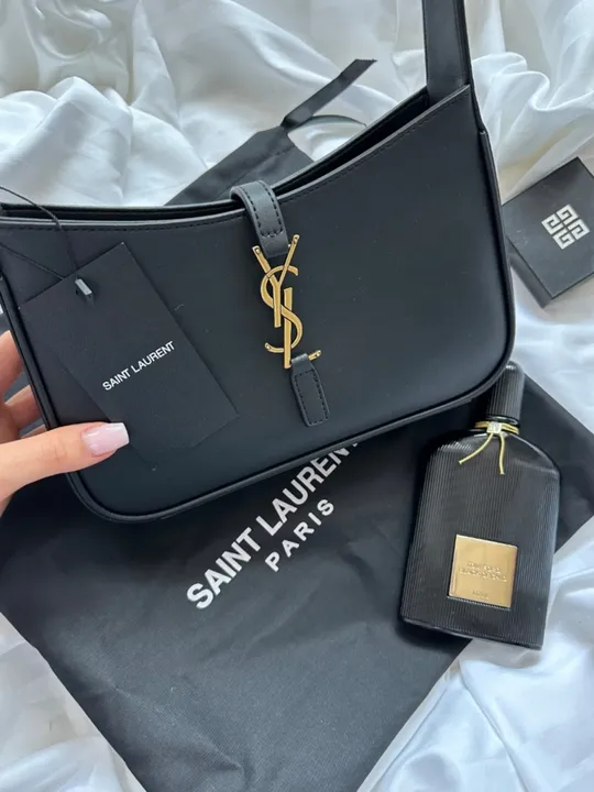 Сумка жіноча Yves Saint Laurent Hobo Le 5 A 7 Leather Shoulder Bag in Black Інтернет-аукціон