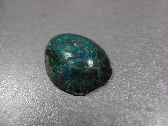 Камень хризоколл зеленый для ювелирных изделий вес 2,3 г 6 х 24 х 18 мм №13272 З аукціону