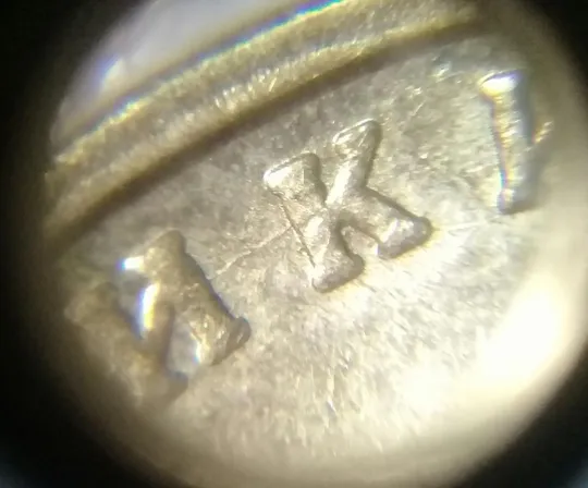 (1308) 1 гривня 2004 здвоєння (зминання) букв на реверсі + розкол (тріщина) (1 гривна 2004 брак) З аукціону