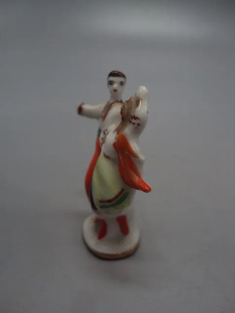 Фигура фарфор статуэтка миниатюра Барановка танцоры украинский танец 4,4 см под реставрацию №19 З аукціону