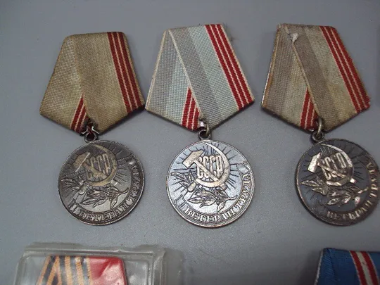 Медаль ветеран труда доблестный труд 60, 70, 30, 20 лет победы 50 лет ВВС лот 13 шт №17873 Недорого