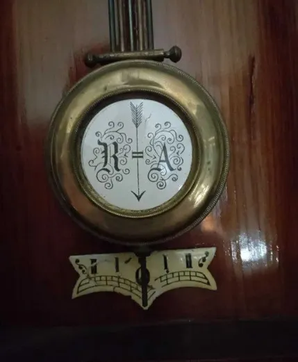 Часы настенные Le Roi a Paris Продаж