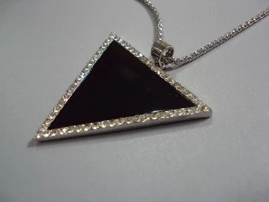 Бижутерия колье цепочка с кулоном треугольник длина цепочки 81 см, длина кулона 5 см №17 З аукціону