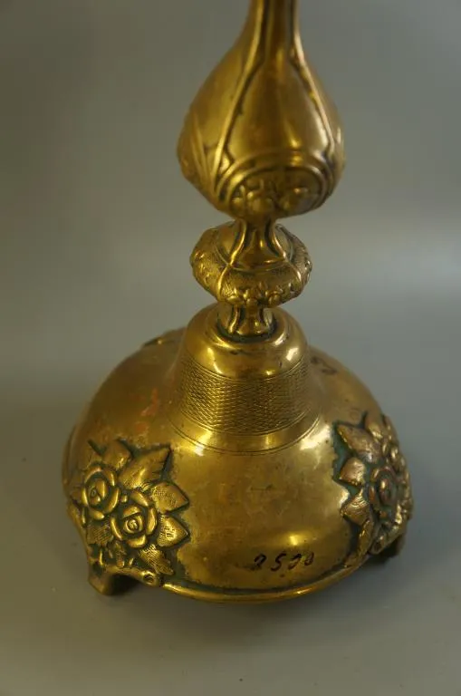 Подсвечник цветы розы Генневерг Варшава Br : HENNEBERG w WARSZAWI латунь высота 28,5 см (№780) З аукціону