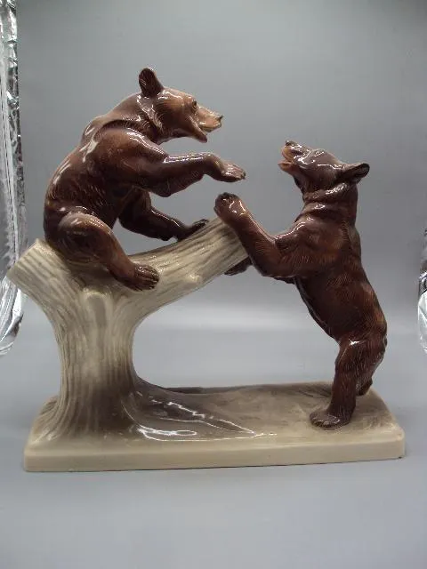 Фигура фарфор Германия Hertwig with co медведи на дереве медвежата на бревне размер 36,3х35,8 см №61 Де купити