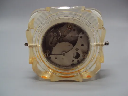 Настольные часы ЧЧЗ ссср пластик на ходу размер 9,5х9,5 см, диаметр 6,5 см №15867 Характеристики