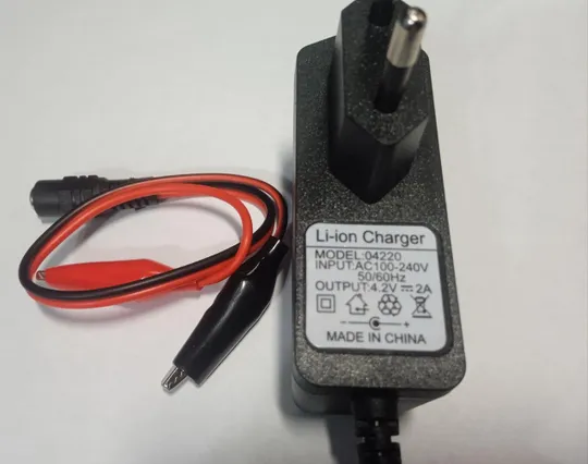 Зарядний пристрій для Li-Ion акумуляторів 4,2 V 2 A штекер 5,5х2,5mm Ціна