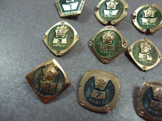 знак средняя школа 1, 2, 3, 4, 5, 7 класс лот 12 шт №4353 Інтернет-аукціон