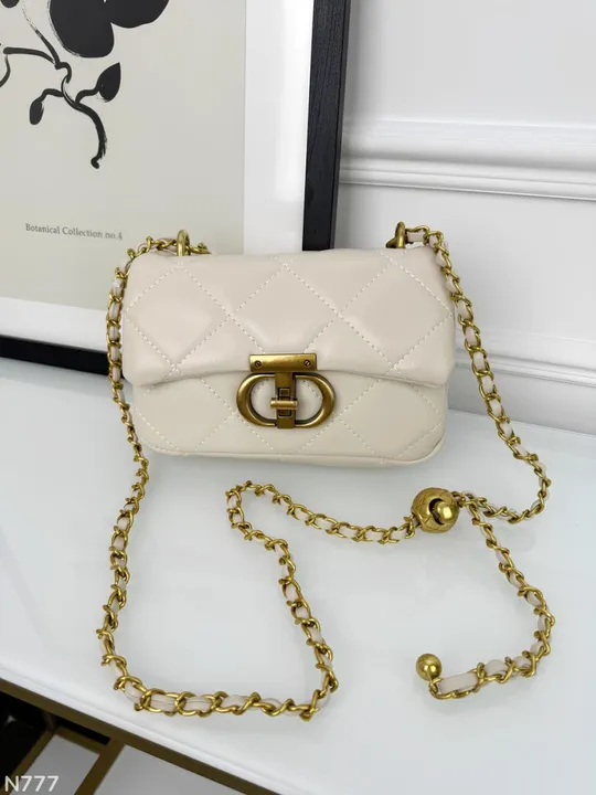 Сумочка через плече на довгому декоративному ланцюжку Ціна